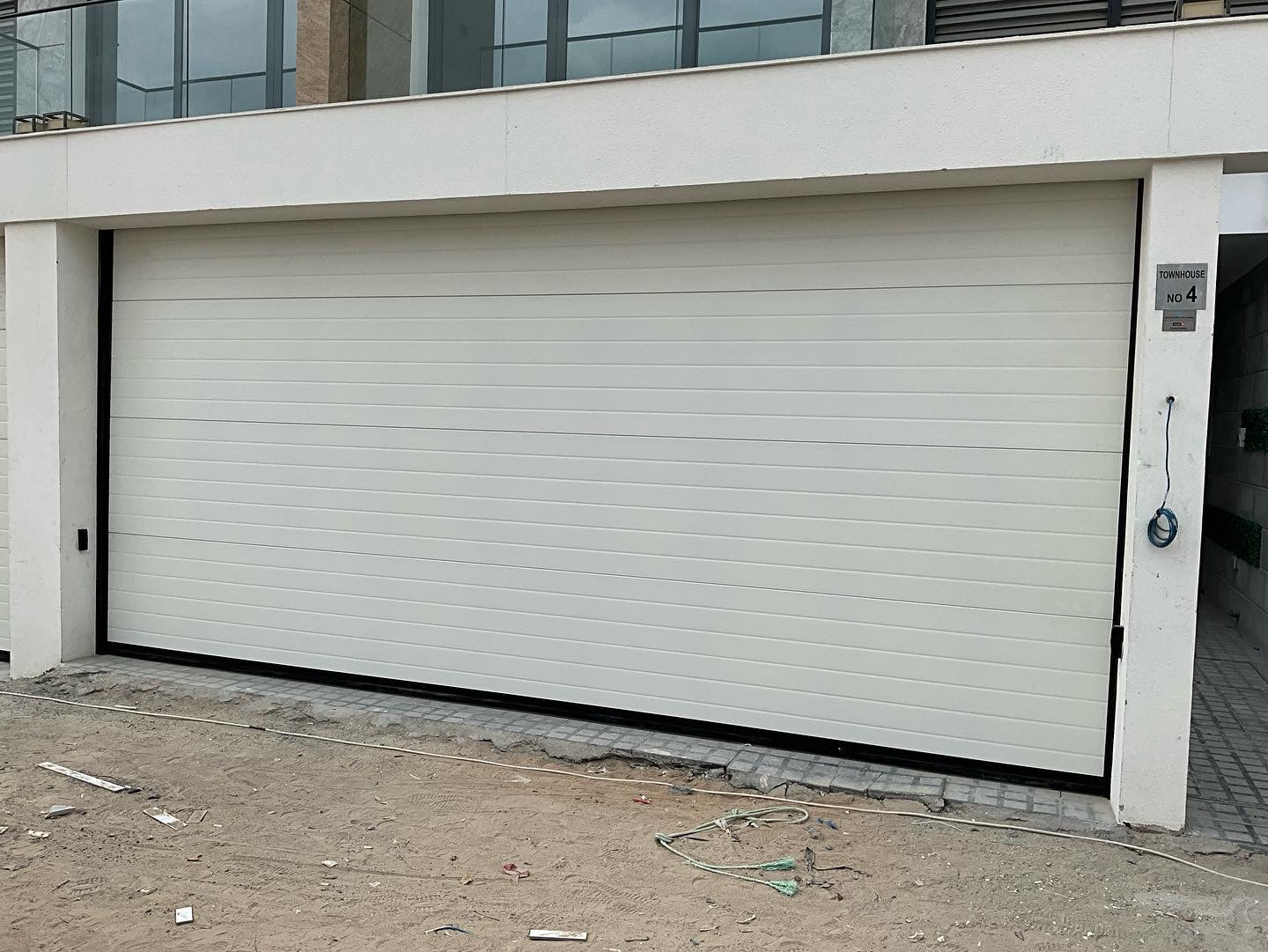Off-white Overhead Door - باب كراج لون اوف وايت - BAB ALSARAY AUTOMATIC GATES & BARRIERS TRADING LLC