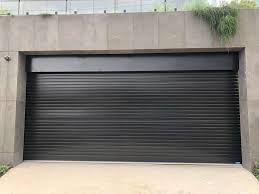 أفضل مصاريع رول مقاومة للحريق في دبي | معتمدة من الدفاع المدني (دليل 2026)