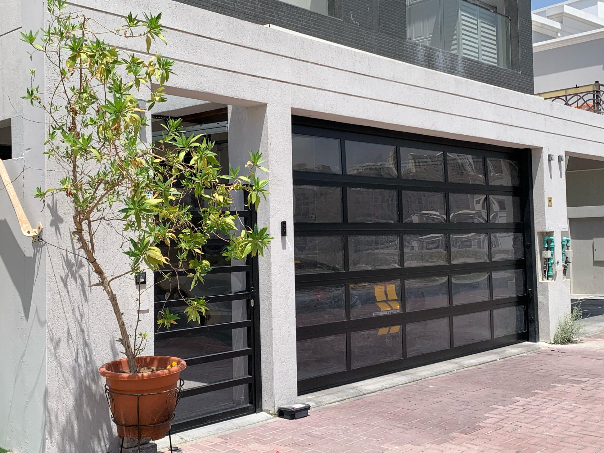 Glass Overhead Door - باب كراج شفاف