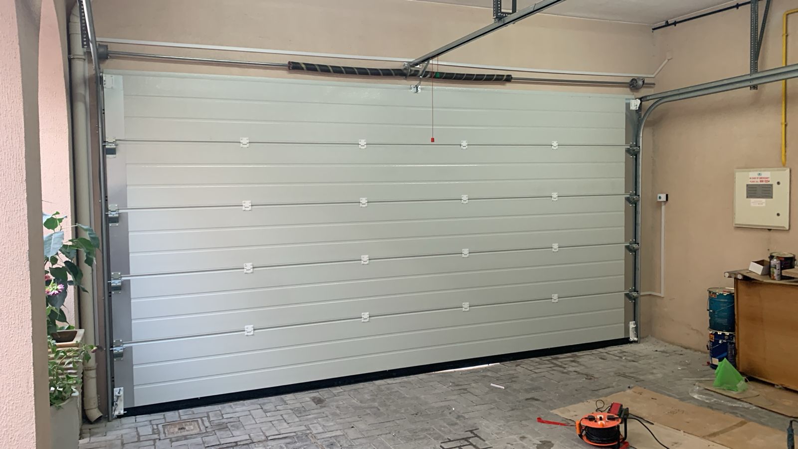 باب كراج - ابيض غامق